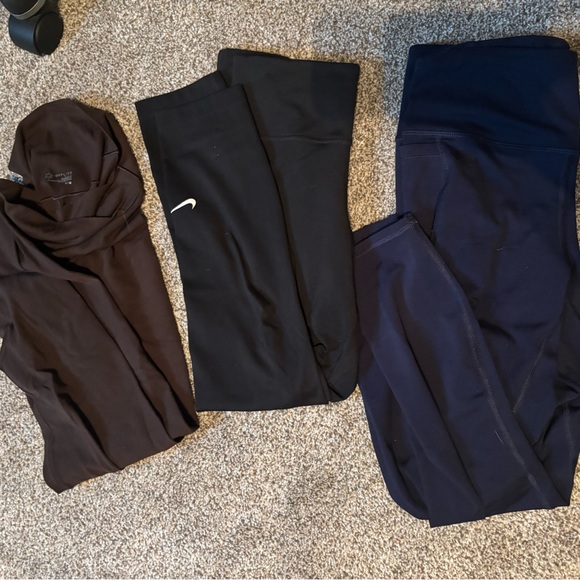 Women’s clothing lot (Aerie, Hollister, Nike, under armour & more!) - Picture 9 of 14